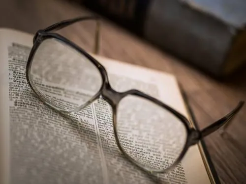Gold round frames